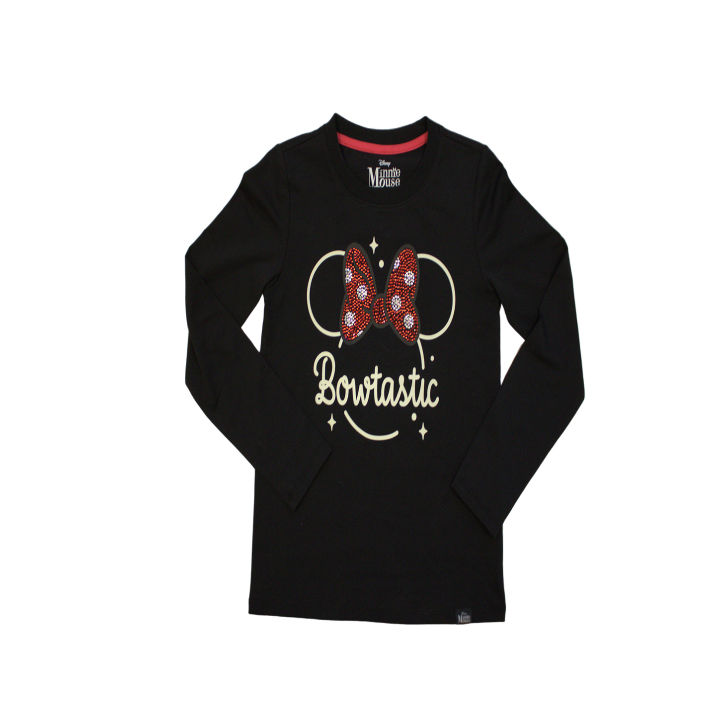 Polera negra de algodón con un gran lazo rojo brillante en el centro, con texto 'Bowtastic' en blanco, ideal para fans de Minnie Mouse.