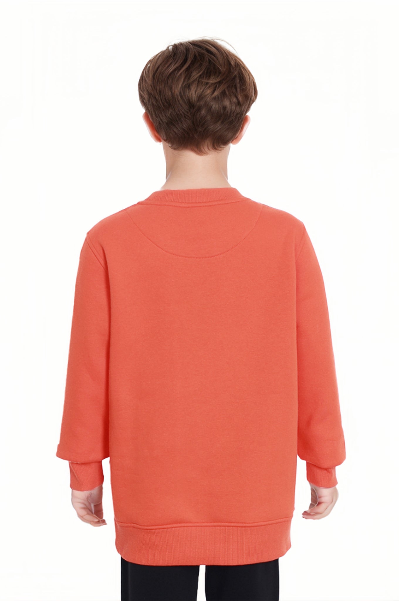 Polerón naranjo con ilustración de Goku en acción, técnica de anime, logo de Dragon Ball en el pecho, ideal para fans de la saga.