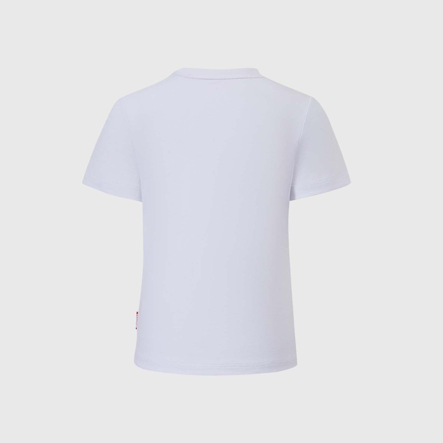 Polera blanca de algodón con ilustración del Capitán América en acción, destacando su escudo y el texto 'THE FIRST AVENGER', ideal para fans de Marvel.