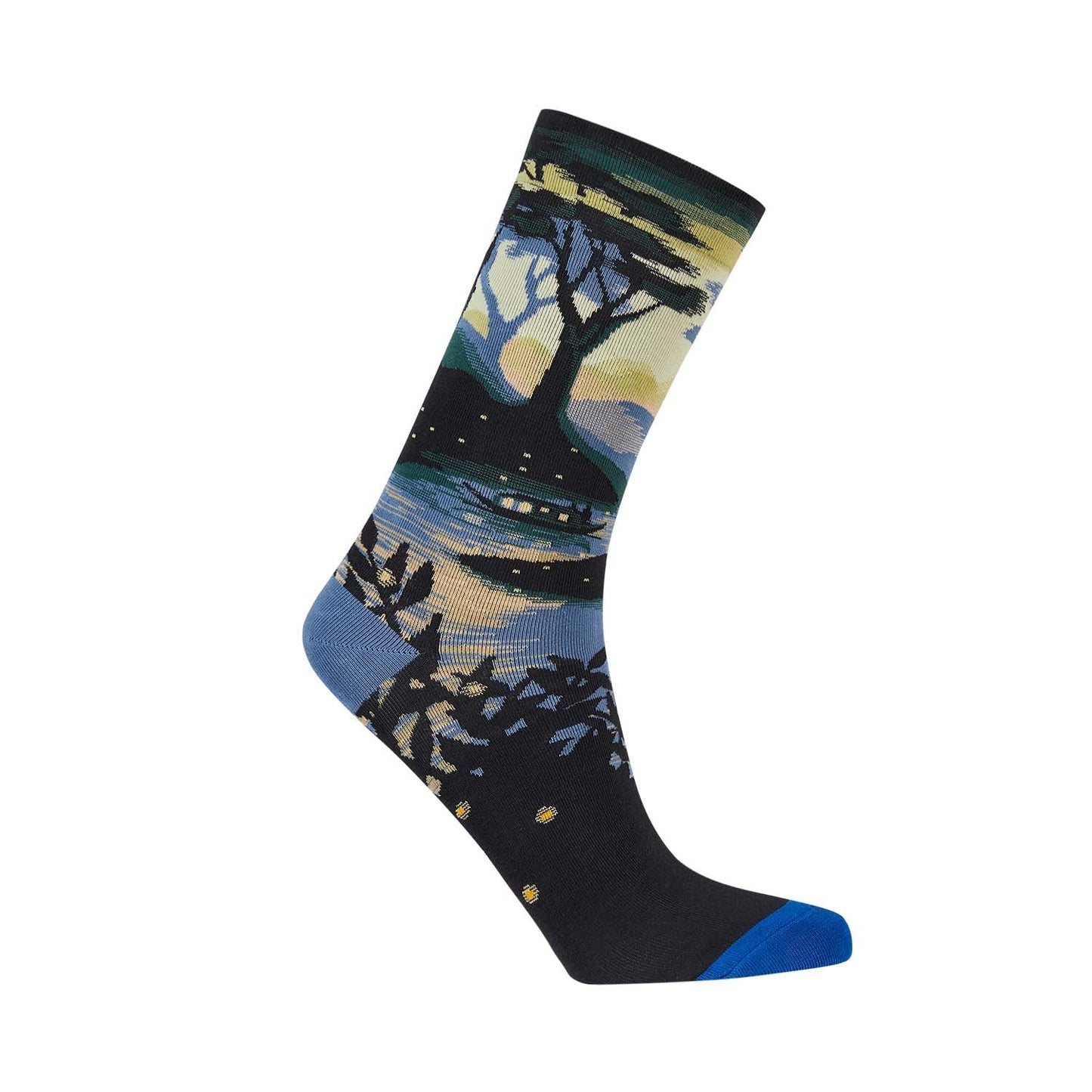 Calcetín de vestir azul con diseño artístico que evoca un paisaje nocturno, con árboles y un lago iluminado, ideal para fanáticos de la estética visual.