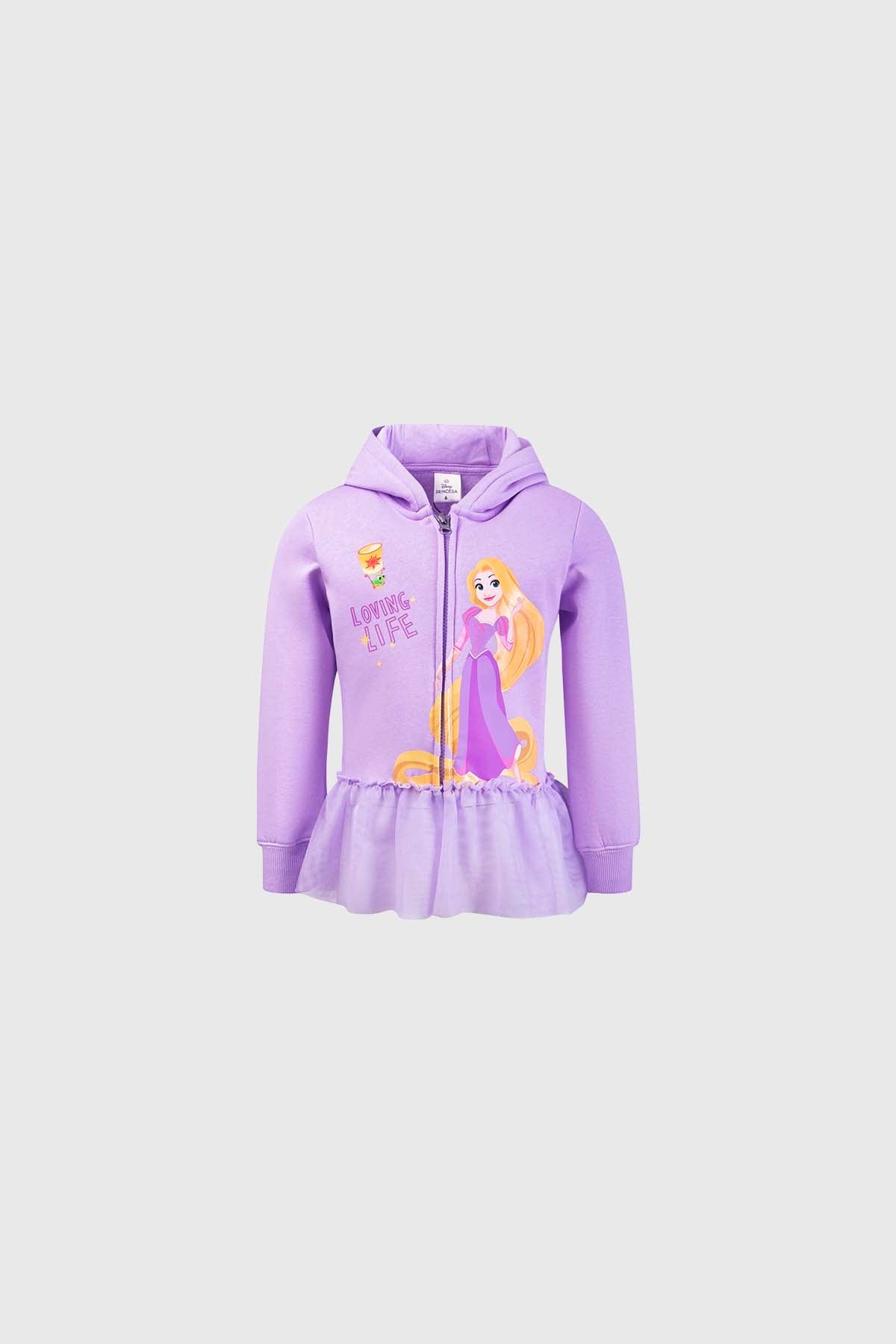 Polerón lila con capucha y cierre, presenta a Rapunzel en un diseño colorido, con un volante de tul en la parte inferior, evocando la magia de Disney.