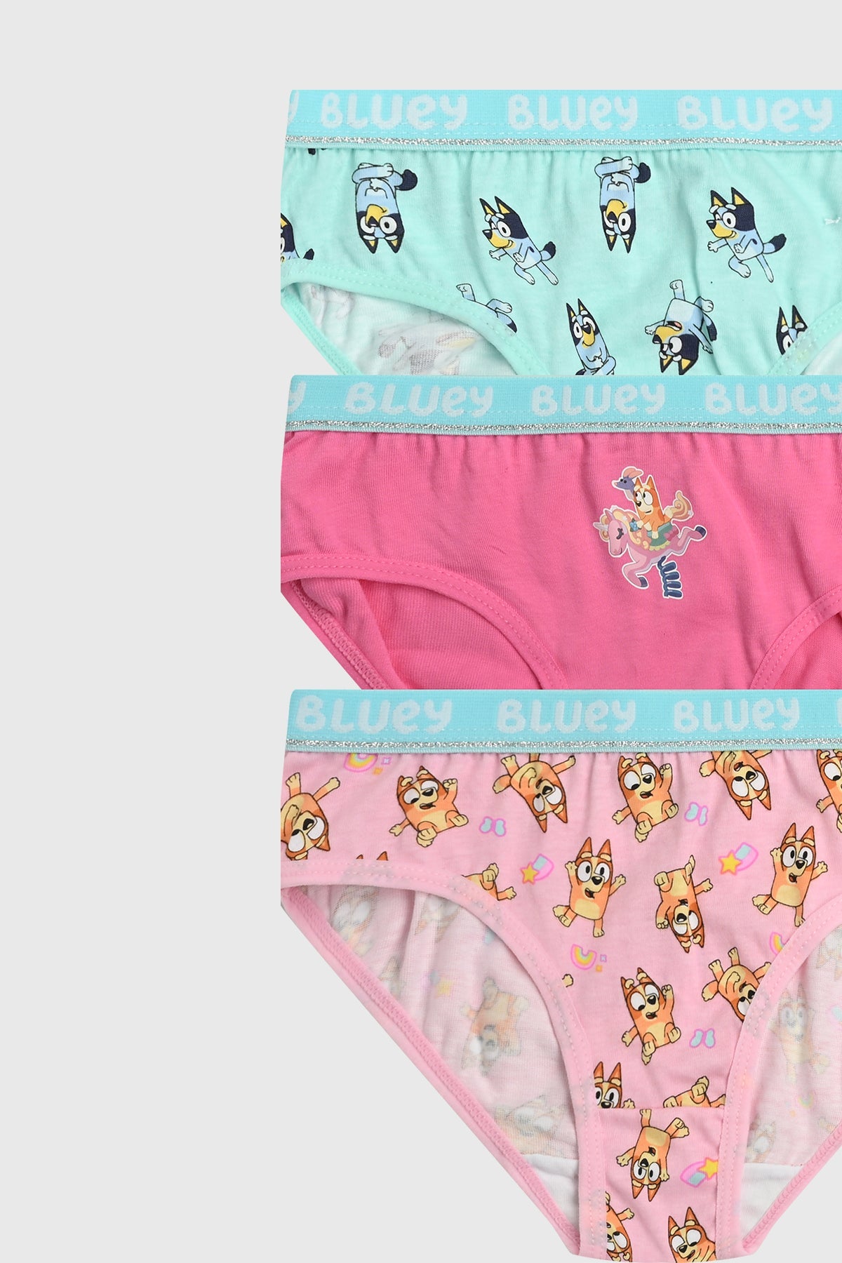 Calzón tripack de Bluey en tonos rosa y azul, con estampados de la serie; incluye un diseño de Bluey y Bingo en acción, ideal para fans.