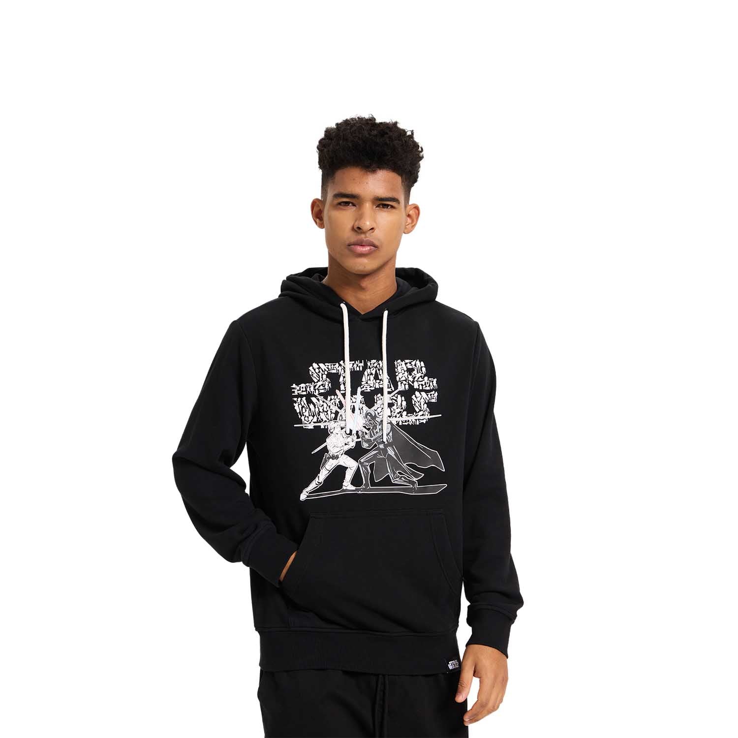 Polerón negro con ilustración en blanco de Luke Skywalker enfrentando a Darth Vader, fondo con texto icónico de Star Wars, captura la esencia de la lucha entre el bien y el mal.