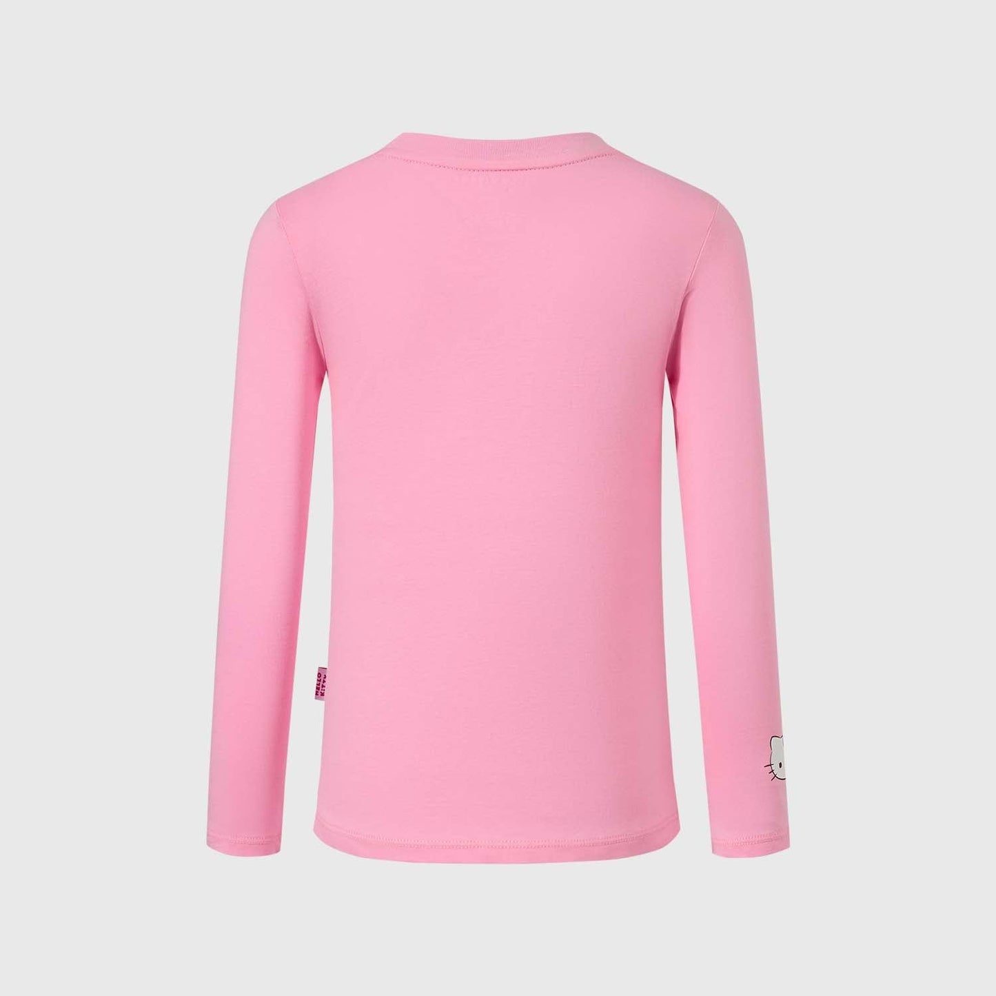 Polera de manga larga color rosado con un diseño vibrante de Hello Kitty, que muestra a la icónica gatita con un lazo y una falda rosa, rodeada de detalles juguetones como un osito y un fondo amarillo, ideal para los fans de Sanrio.