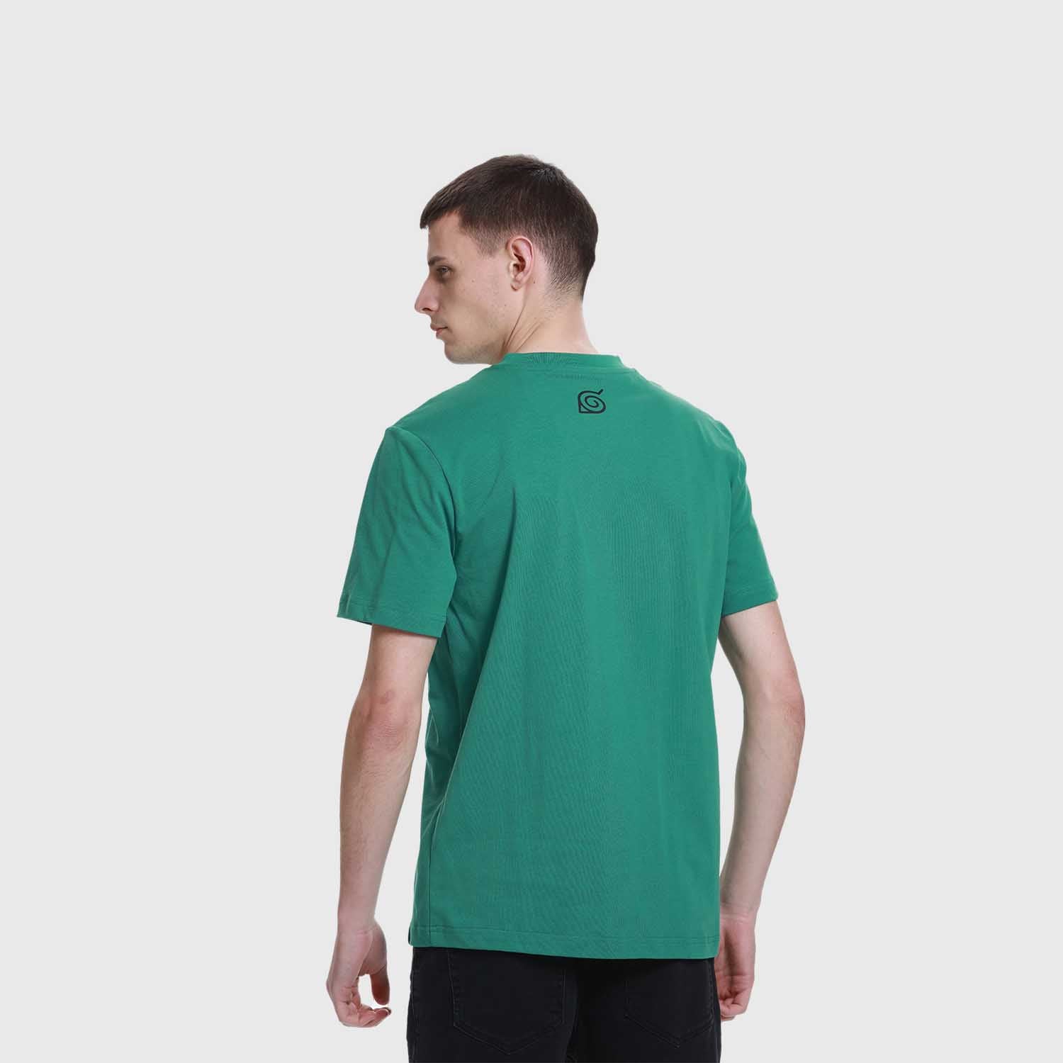 Polera verde con ilustración de Rock Lee en acción, destacando su técnica de combate, en un diseño vibrante que celebra el universo de Naruto.