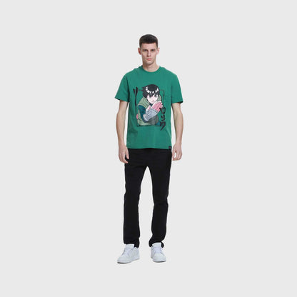 Polera verde con ilustración de Rock Lee en acción, destacando su técnica de combate, en un diseño vibrante que celebra el universo de Naruto.