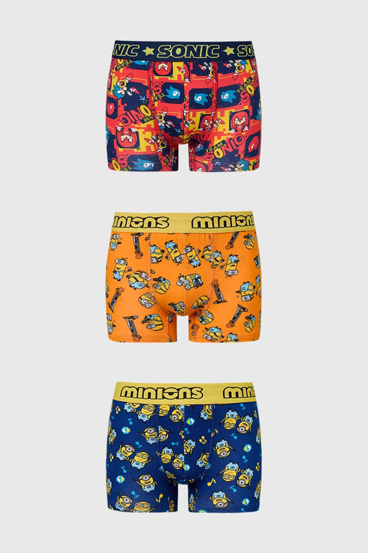 Bóxer tripack en colores vibrantes con estampados de Minions y Sonic, presentando personajes icónicos en escenas divertidas, ideal para fans de la cultura pop.