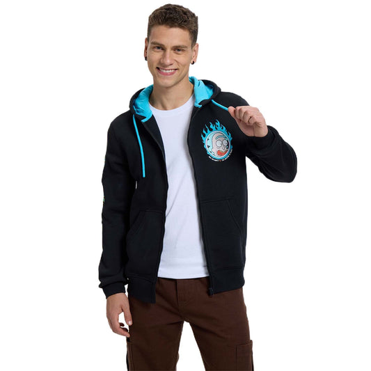 Polerón negro de Rick & Morty con capucha azul, presenta un estampado de Rick rodeado de llamas en el pecho, ideal para fans de la serie.