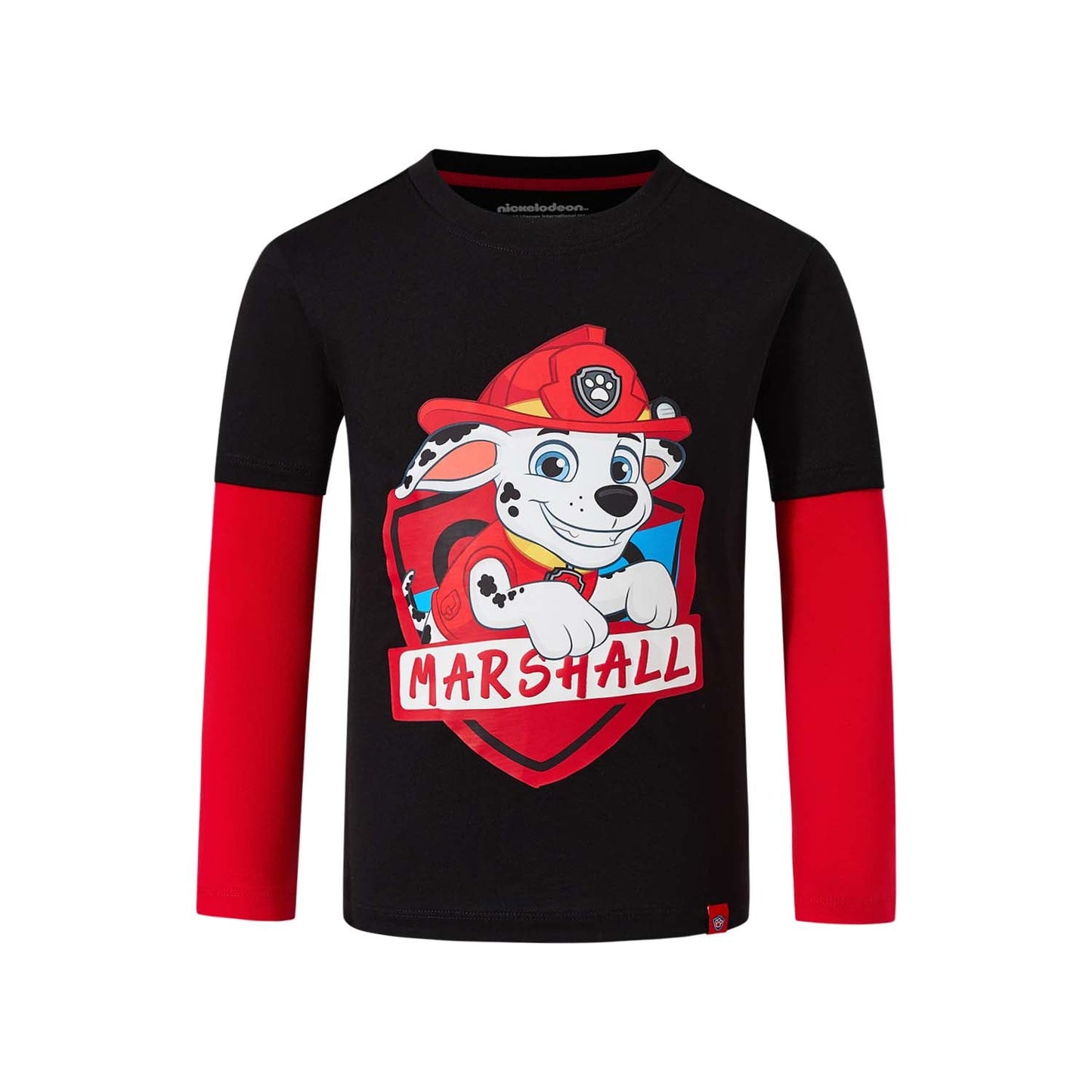 Polera negra de Paw Patrol con estampado de Marshall, un perro bombero con gorra roja y fondo escudo rojo, ideal para pequeños héroes en acción.