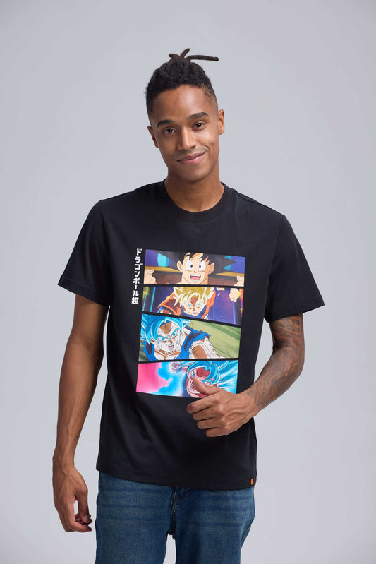 Polera negra de Dragon Ball con ilustración vibrante de Goku y Vegeta en combate, destacando su transformación en Super Saiyan Blue, ubicada al centro.