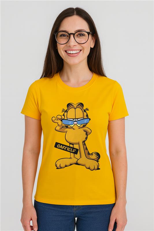 Polera naranja con Garfield luciendo gafas de sol y gesto despreocupado, estampado en negro y azul, ideal para fans de la icónica tira cómica.