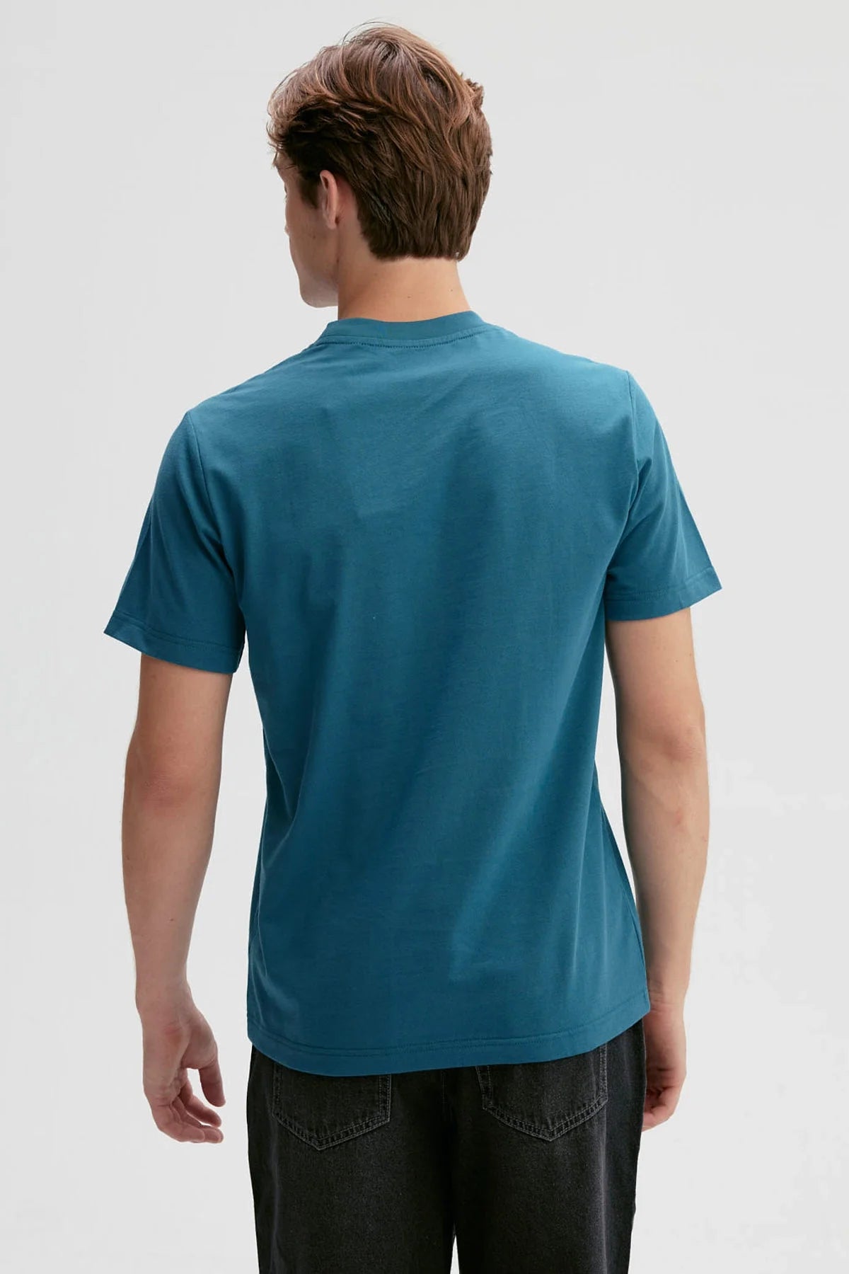 Polera de algodón color petróleo con ilustración vibrante de Monkey D. Luffy en su Gear 5, mostrando su energía y determinación en el universo de One Piece.