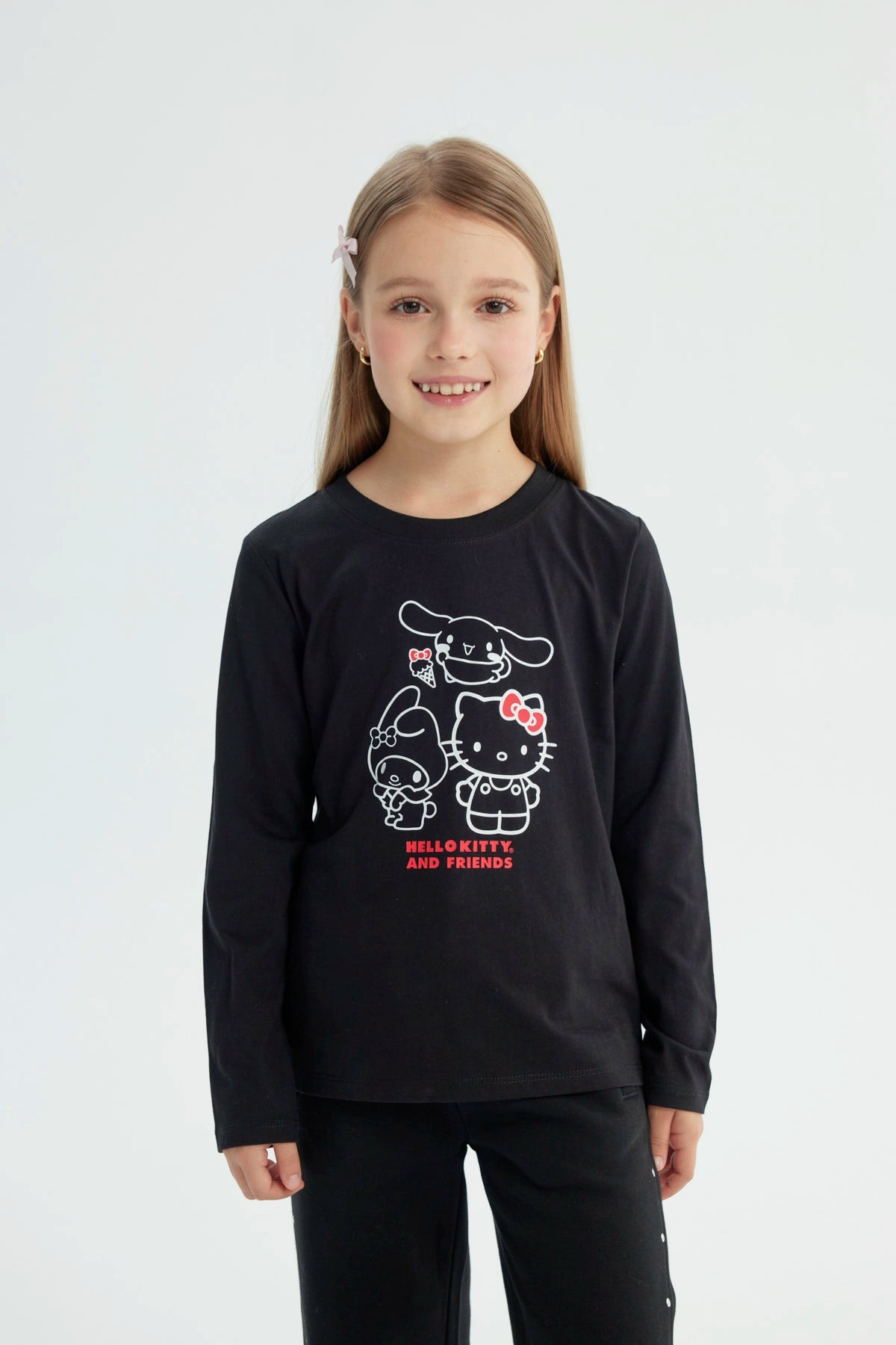 Polera Hello Kitty Y Sus Amigos Negra