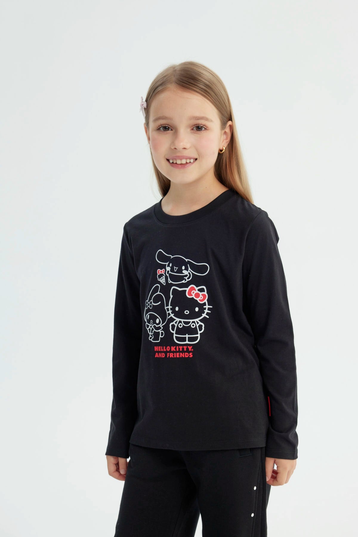Polera Hello Kitty Y Sus Amigos Negra