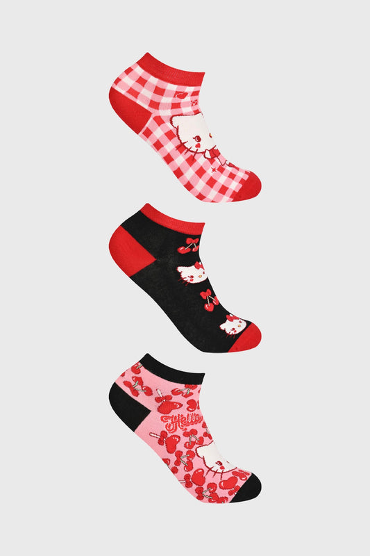 Tripack de calcetas Hello Kitty en rojo y negro con estampados de la icónica gatita, cerezas y cuadros, ideal para fans de Sanrio.