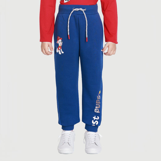 Pantalón jogger azul con estampado de Marshall de Paw Patrol, detalles en blanco y rojo, y texto 'PUPS' en un costado, ideal para pequeños aventureros.