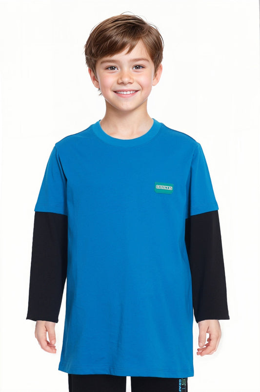 Polera de algodón en color petróleo con un diseño minimalista que destaca el nombre 'Gotenks' en verde, ideal para fans de Dragon Ball.