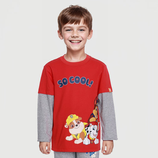 Polera roja de Paw Patrol con estampado de los cachorros Chase, Marshall y Rubble, con el texto 'SO COOL!' en la parte superior.