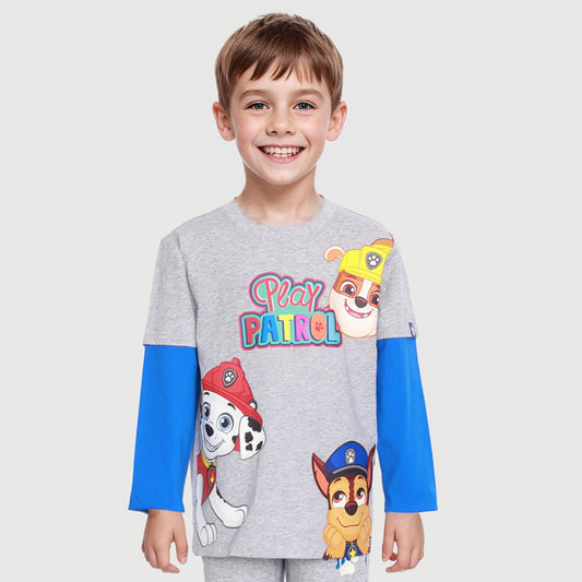 Polera gris melange de Paw Patrol con estampado de personajes como Chase y Marshall en colores vibrantes, ideal para los pequeños fans de la serie.