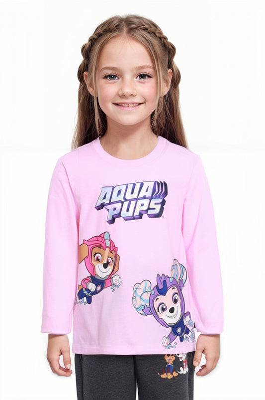 Polera rosada de Paw Patrol con ilustraciones de Skye y Rubble en acción acuática, destacando el logo 'Aqua Pups' en el centro.