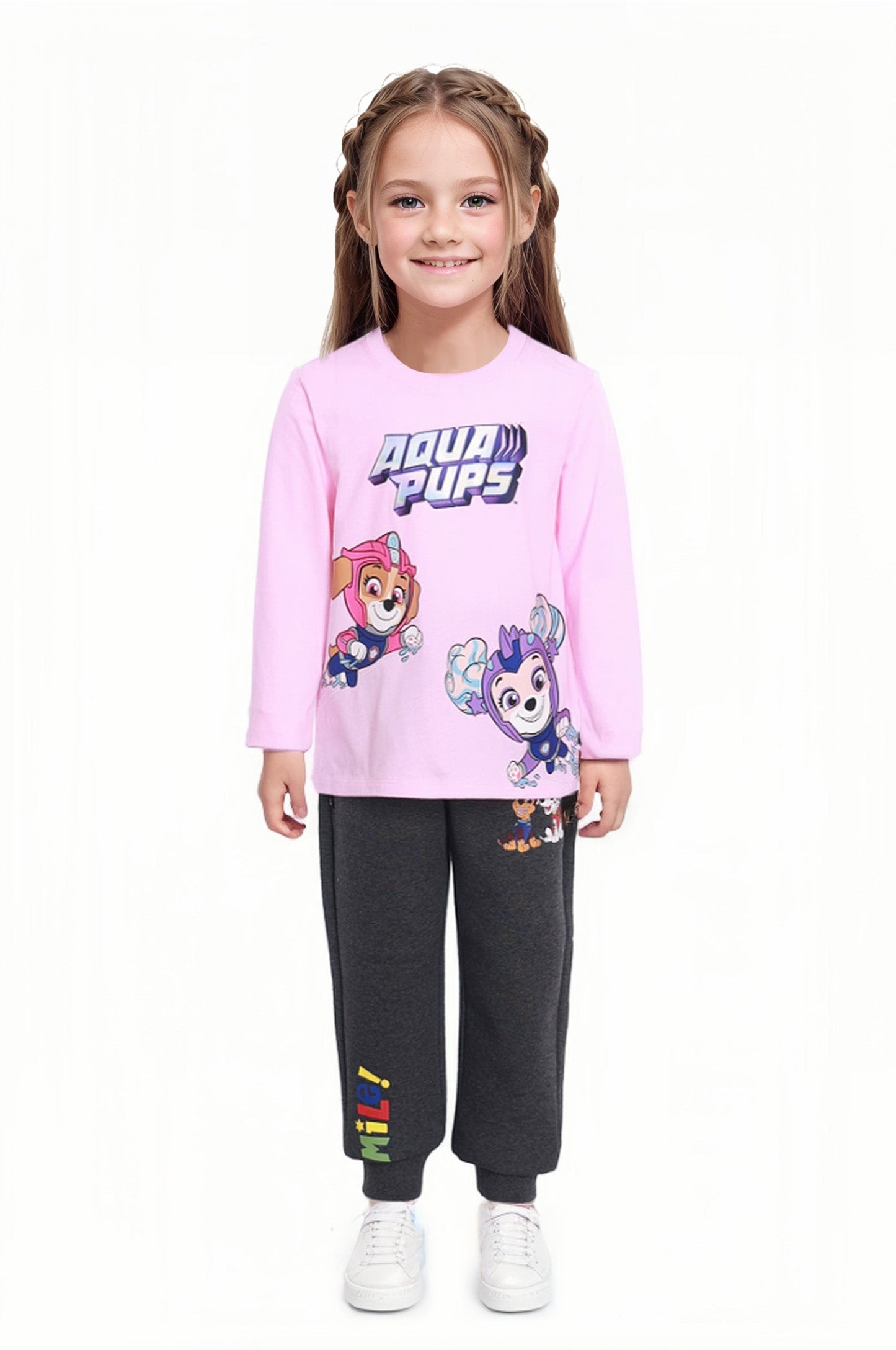 Polera rosada de Paw Patrol con ilustraciones de Skye y Rubble en acción acuática, destacando el logo 'Aqua Pups' en el centro.