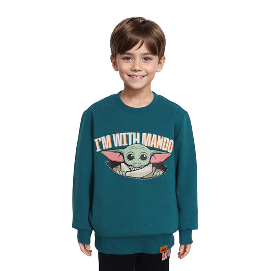 Polerón verde con estampado de Grogu, el adorable personaje de Star Wars, en un diseño caricaturesco con la frase 'I'M WITH MANDO' en letras llamativas.