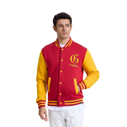 Polerón de Harry Potter en rojo con mangas amarillas, presenta el logo de Gryffindor en dorado, ideal para los valientes y leales del universo mágico.