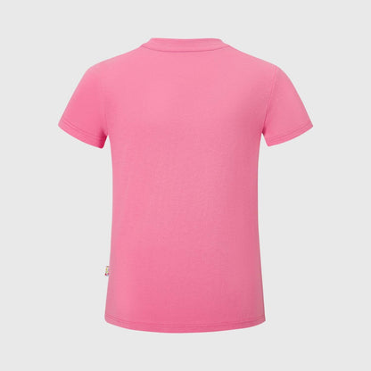 Polera rosada de Paw Patrol con la adorable Skye, mostrando su energía y alegría mientras sostiene un batido y rodeada de dulces, perfecta para fans.