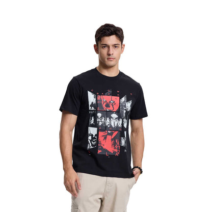 Polera negra de algodón con un diseño gráfico que mezcla imágenes icónicas de la saga "It", resaltando personajes en tonos rojo y blanco, perfecta para fans del horror.