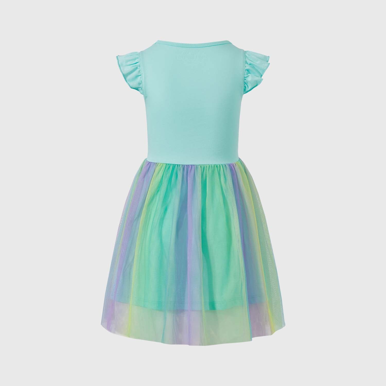 Vestido Gabby´s Dollhouse en color menta con un diseño vibrante que muestra a Gabby y sus amigos felinos en un fondo de tul degradado verde y azul.