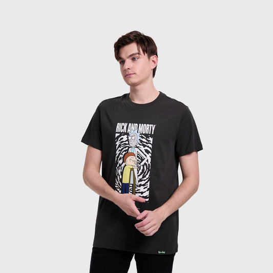 Polera marengo de Rick & Morty con ilustración de Rick y Morty en espiral, detalles en blanco y negro, perfecta para los fanáticos de la serie.