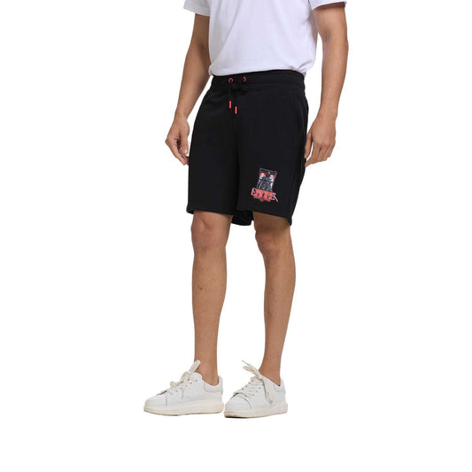 Bermuda negra de Star Wars con un diseño gráfico de Darth Vader y el logo en rojo, ideal para fans que buscan comodidad y estilo en su vestimenta.