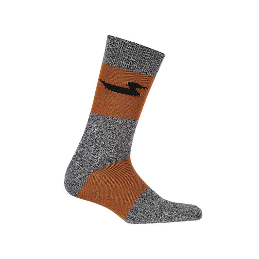 Calcetín de vestir gris melange con franjas naranjas y un diseño minimalista de un pato negro, ideal para fans de la cultura pop.