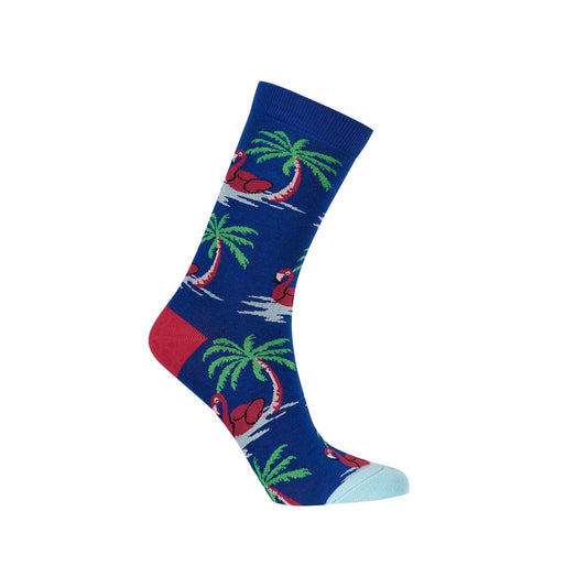 Calcetín de vestir azul rey con diseño divertido de flamencos surfeando entre palmeras, ideal para los amantes del estilo tropical y la cultura pop.