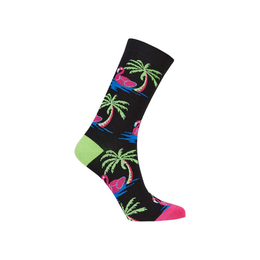 Calcetín de vestir negro con estampado de flamencos rosas y palmeras verdes, detalles en la puntera y talón en verde neón, ideal para un look divertido y fresco.