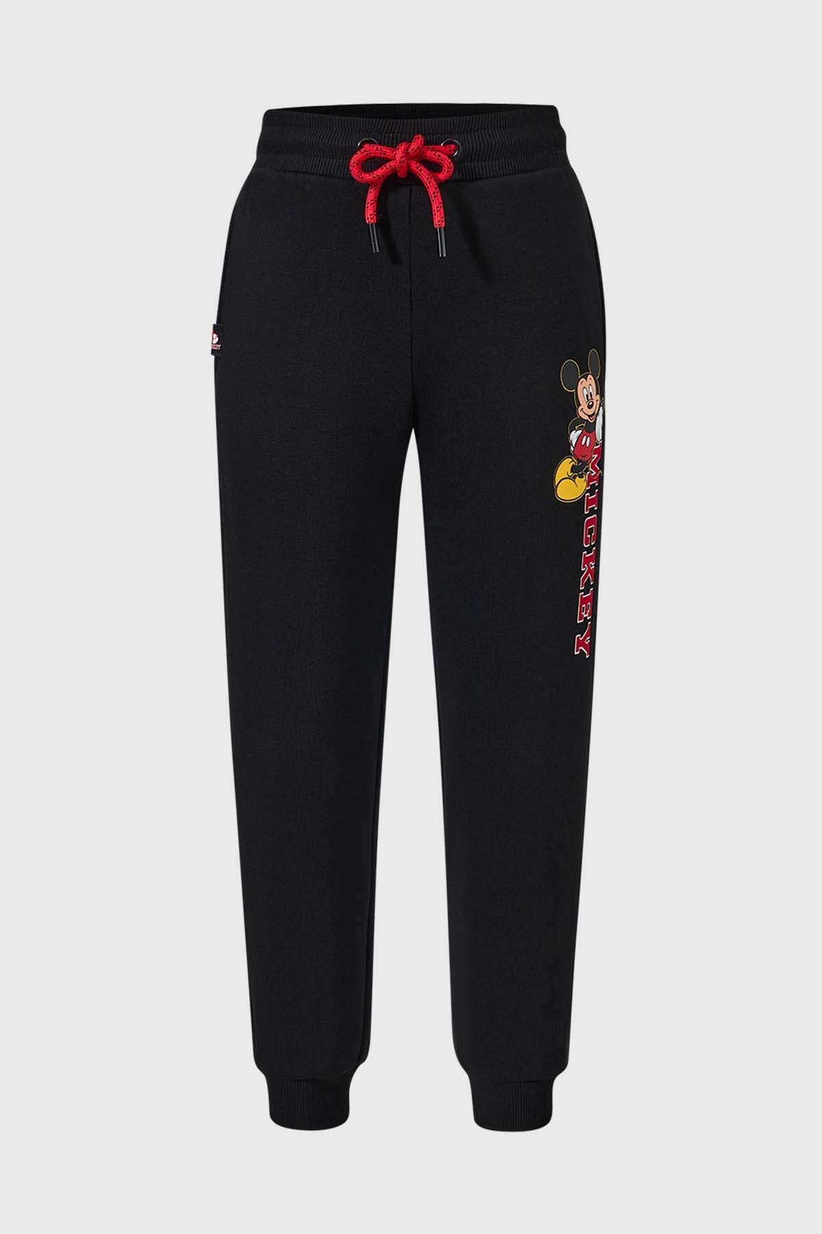 Pantalón buzo negro con detalles de Mickey Mouse en colorido estampado a un lado y cordones rojos, ideal para los fans de Disney.