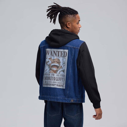 Chaqueta de mezclilla azul con capucha negra, presenta bordados de calavera y uva, evocando la aventura de One Piece y el espíritu pirata.