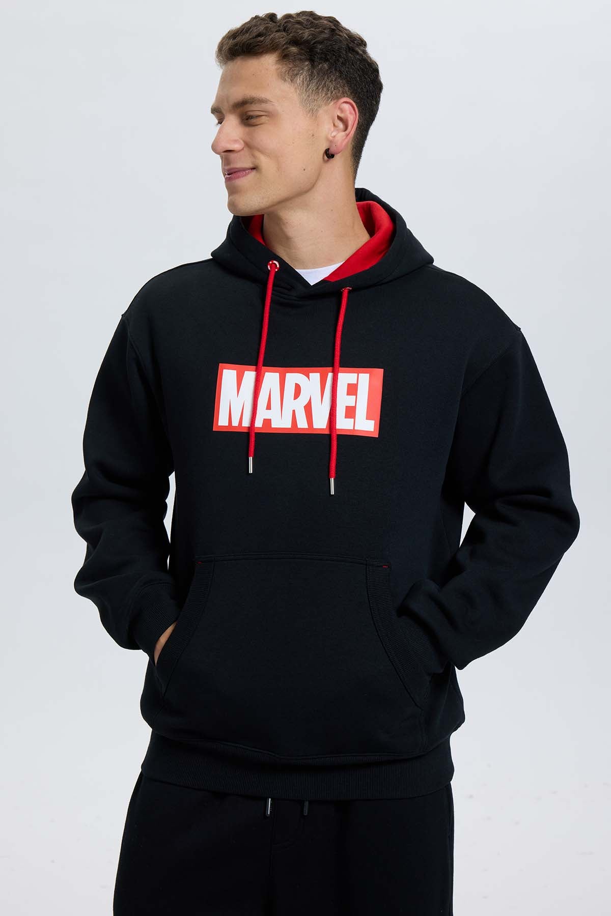 Polerón Logo Marvel Negro