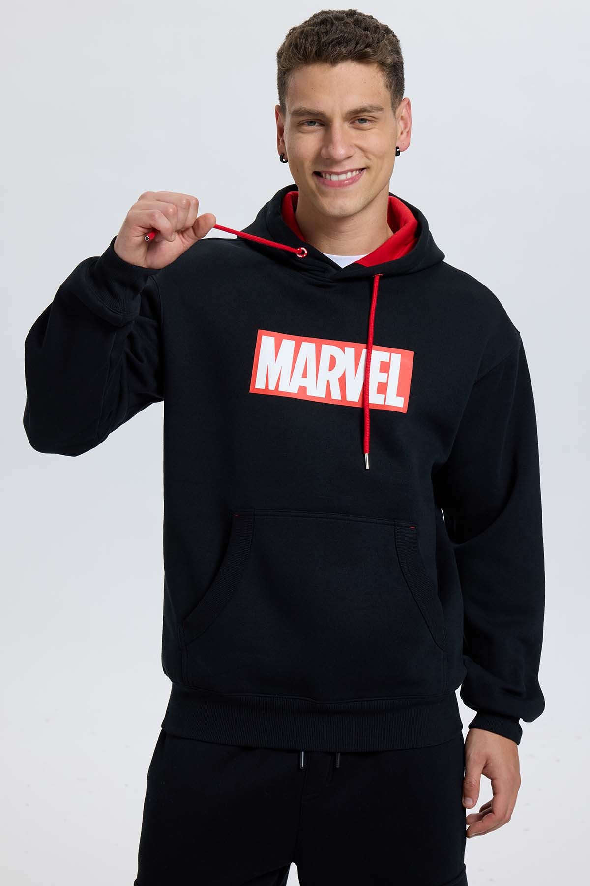 Polerón Logo Marvel Negro