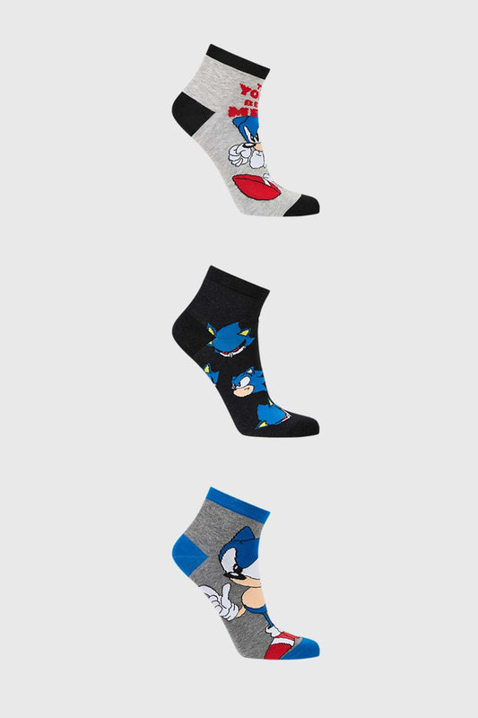 Tripack de calcetas cortas en tonos gris, negro y azul con estampados de Sonic el erizo, presentando su icónica pose y expresiones en cada par.