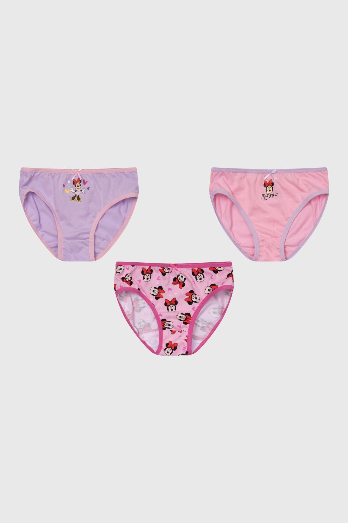 Calzón tripack en tonos lilas y rosas con estampados de Minnie Mouse, incluye ilustraciones de la icónica ratona en poses divertidas, ideal para fans de Disney.