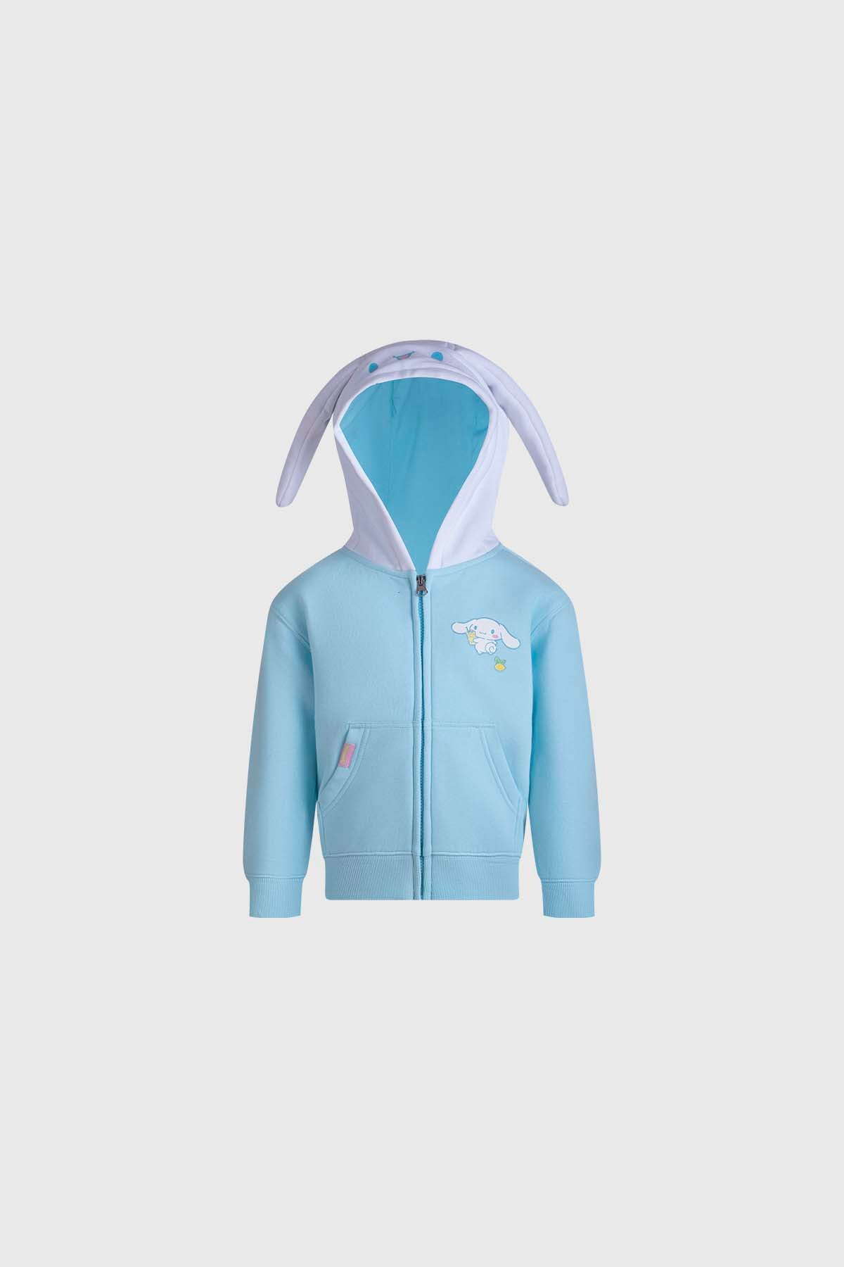 Polerón celeste con orejas de Cinnamoroll, presenta un bordado del personaje y detalles en la capucha, ideal para fans de Sanrio.
