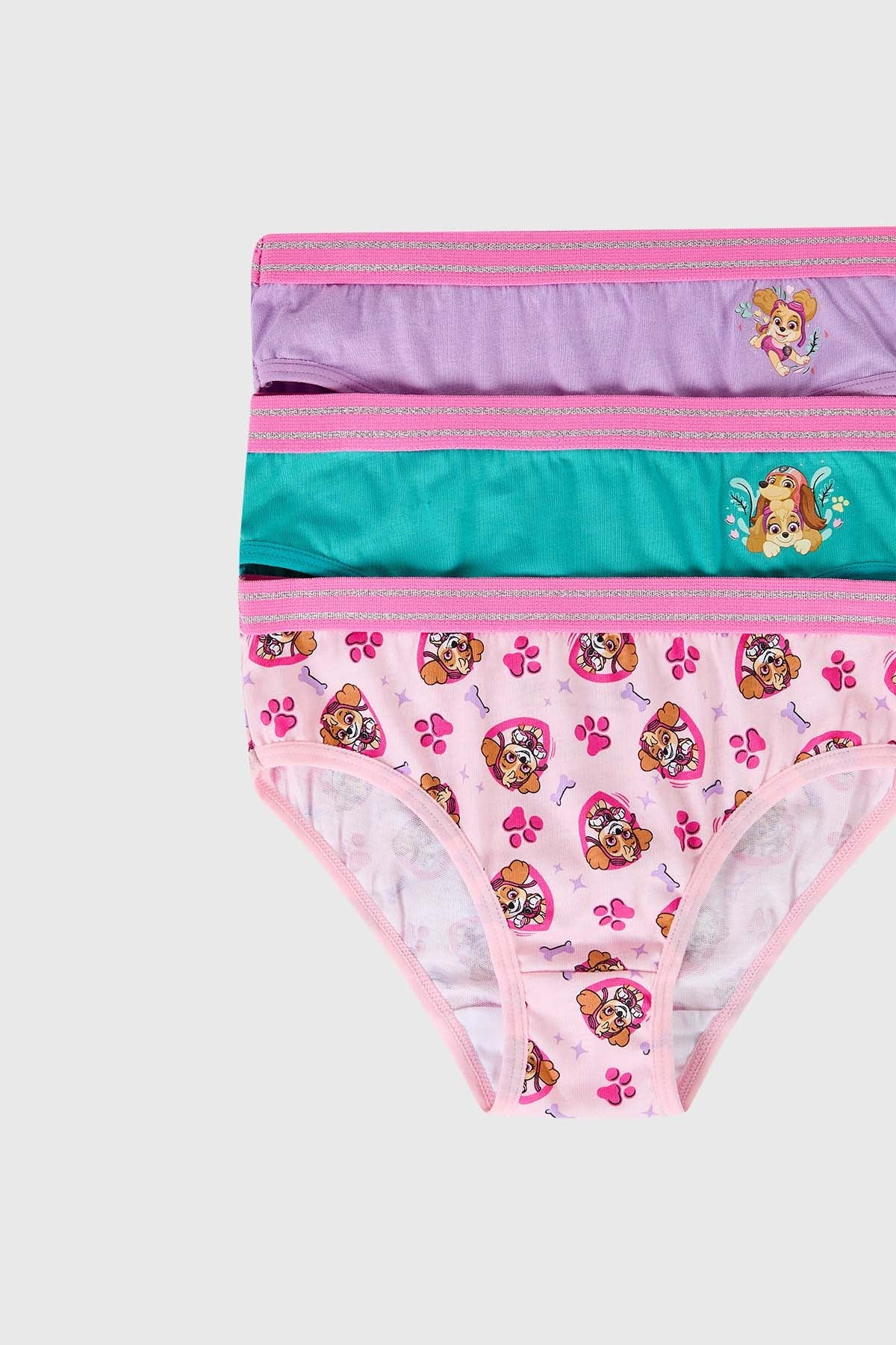Calzón tripack de Paw Patrol en tonos morado, verde y rosa con estampados de Skye, ideal para pequeñas aventureras fanáticas de la serie.