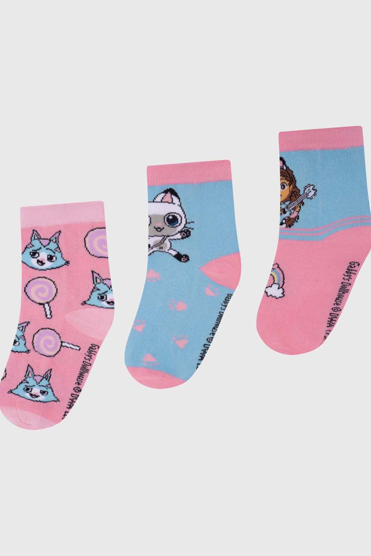 Tripack de calcetines en rosa y azul, con ilustraciones de Gabby y sus amigos felinos, perfectos para los fans de Gabby's Dollhouse.