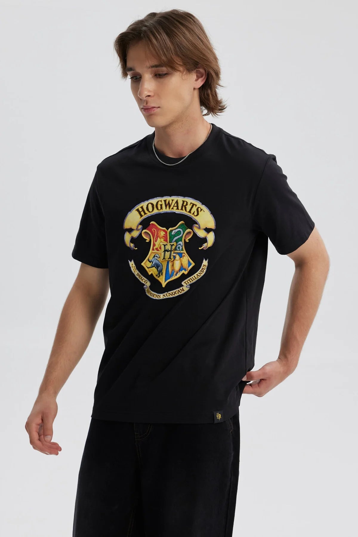 Polera Insignia Hogwarts Negra