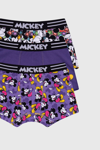 Bóxer tripack en tonos morados y negros con estampados vibrantes de Mickey Mouse en diversas poses, ideal para fans de Disney.