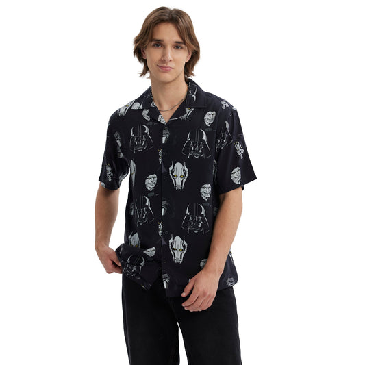 Camisa negra de Star Wars con estampado de Darth Vader y General Grievous en estilo gráfico, ideal para fanáticos de la saga.