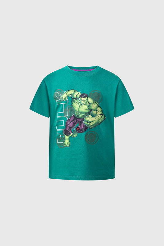 Polera verde de Hulk con ilustración vibrante del personaje en acción, destacando su fuerza icónica, perfecta para fans de Marvel.