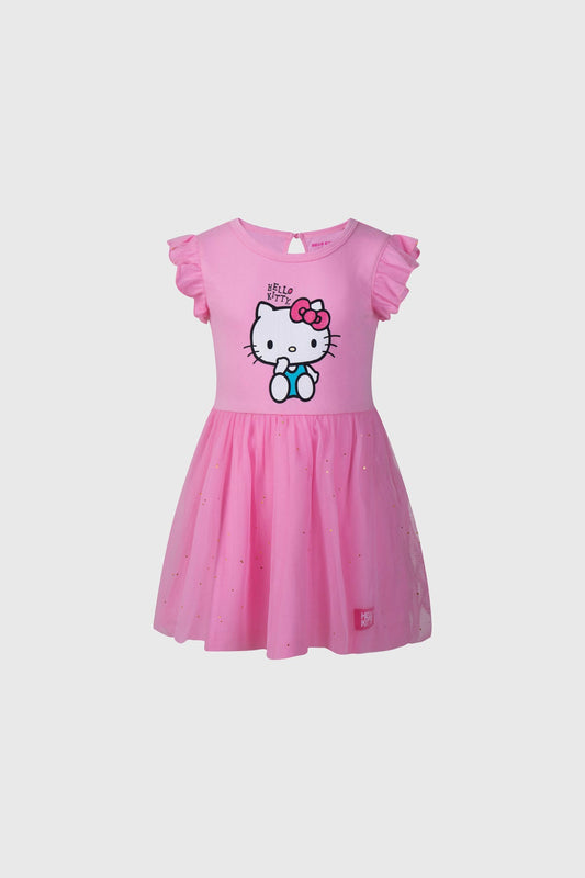 Vestido rosado de Hello Kitty con cuerpo de algodón y falda de tul, presenta un estampado frontal de la icónica gatita con moño, ideal para fans.
