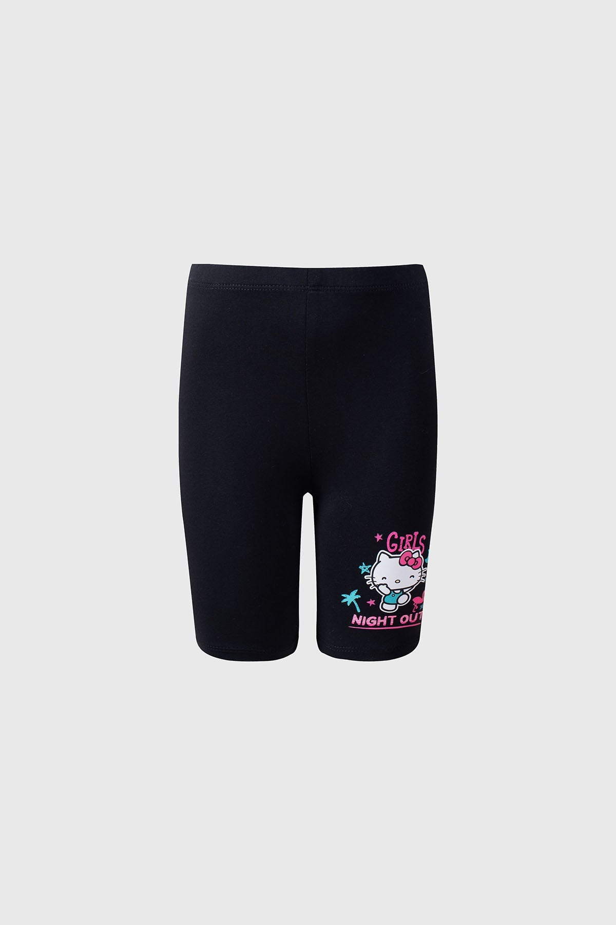 Calza negra de Hello Kitty con estampado colorido que muestra a la icónica gatita en un divertido diseño de "Girls Night Out" resaltando su espíritu juguetón.